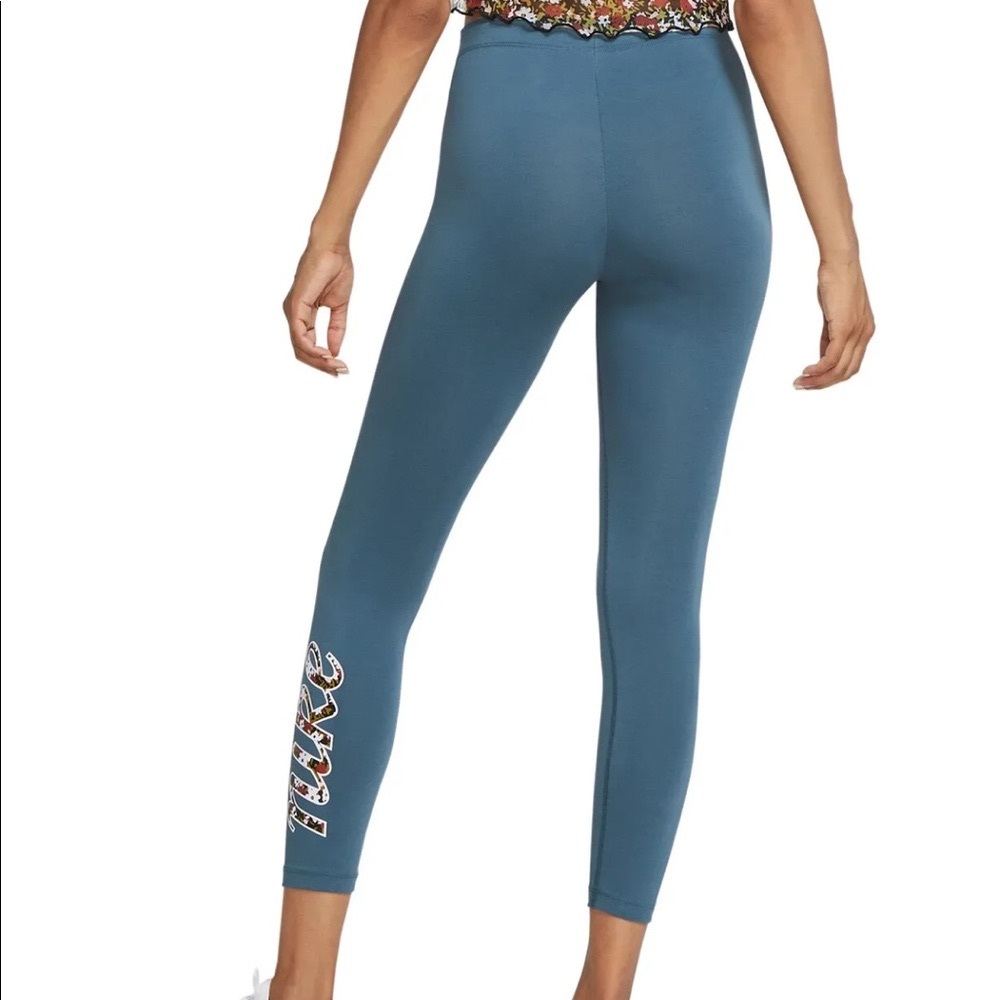 Nike leggings with tag